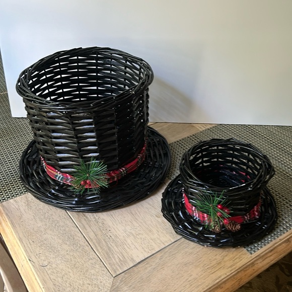 Other - Like NEW! Wood Basket Weave Black Snowmen Planeters